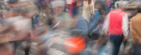 social anxiety disorder - A girl stands in the middle of a crowded street